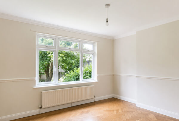 Interior decorating quote in Luton before work with a tired room ready to be updated